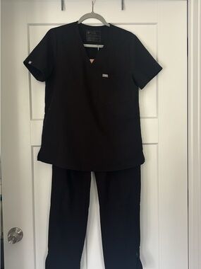 Figs Black Scrub Set - Top & Pants